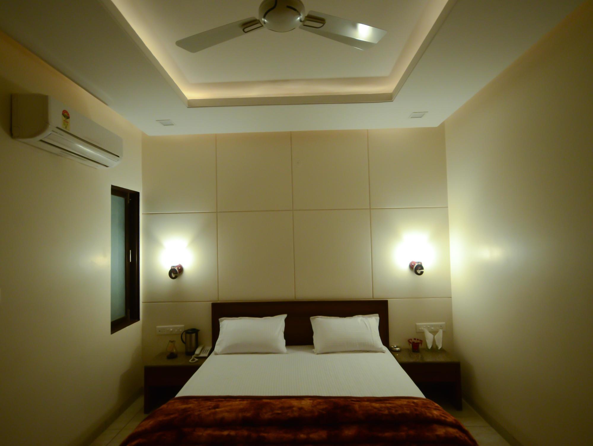 Hotel Sunday Inn Jaipur Ngoại thất bức ảnh