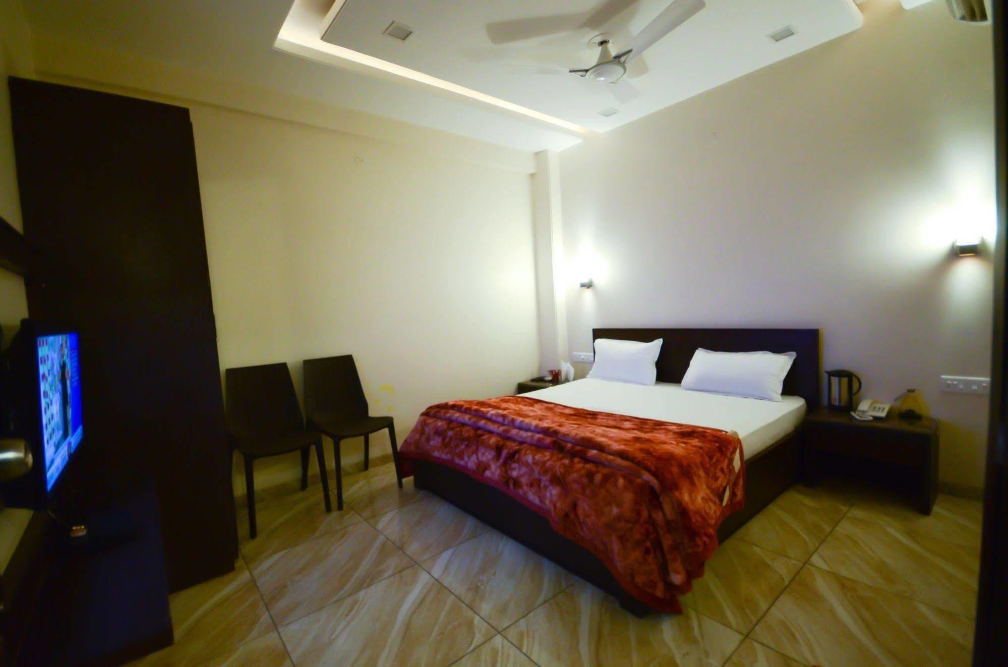 Hotel Sunday Inn Jaipur Ngoại thất bức ảnh