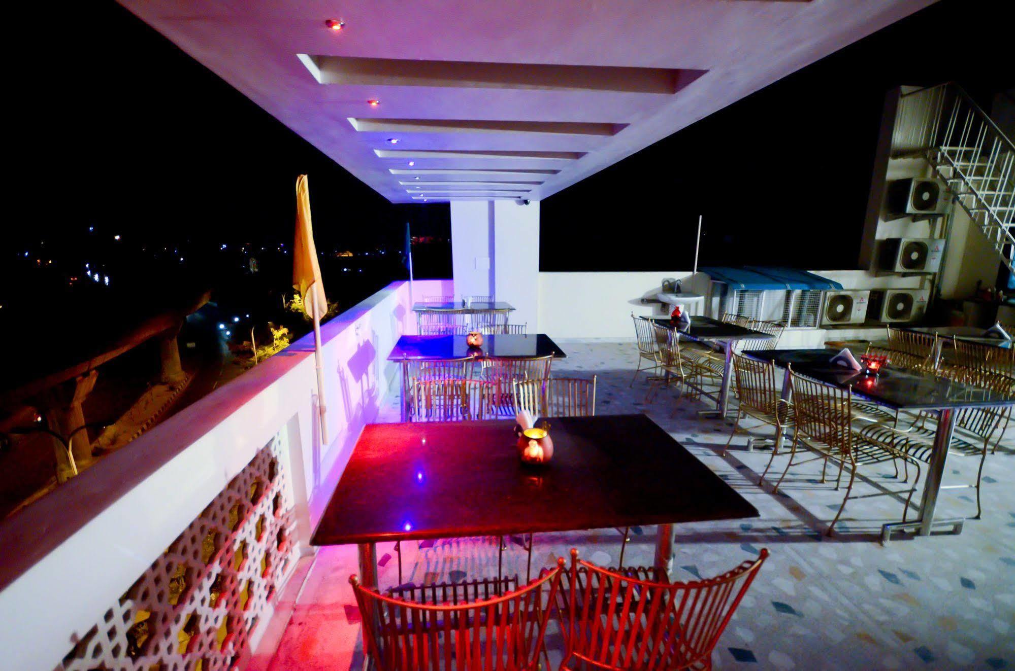 Hotel Sunday Inn Jaipur Ngoại thất bức ảnh