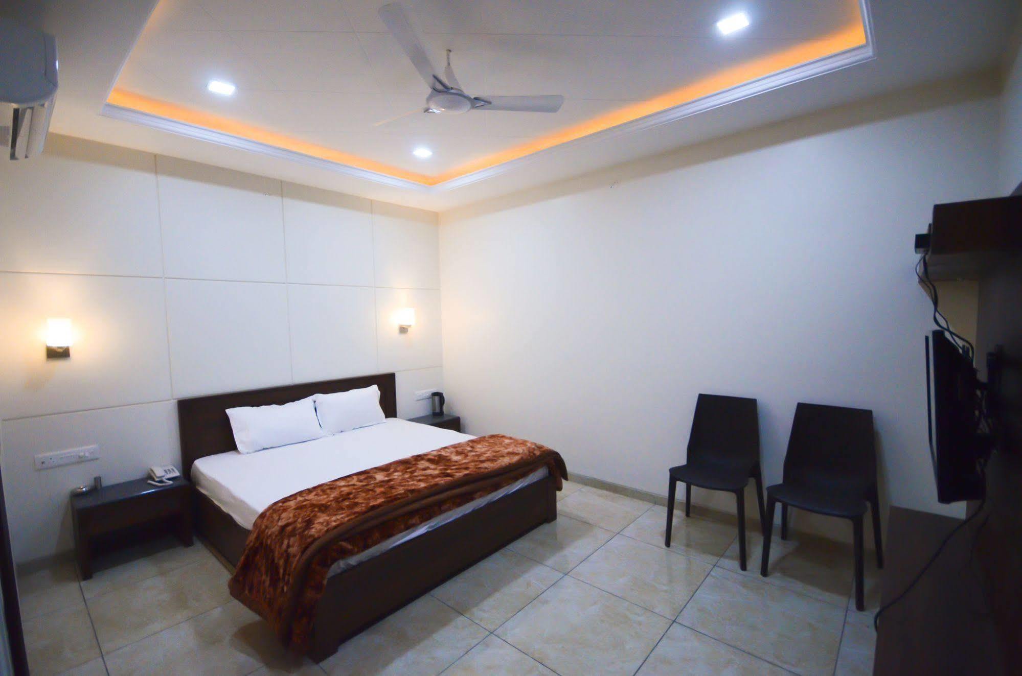 Hotel Sunday Inn Jaipur Ngoại thất bức ảnh